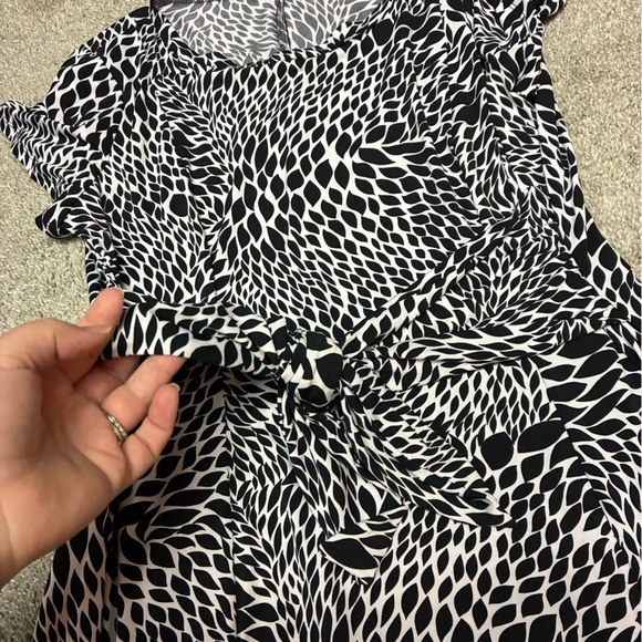 Perceptions Midi Dress - Picture 2 of 4